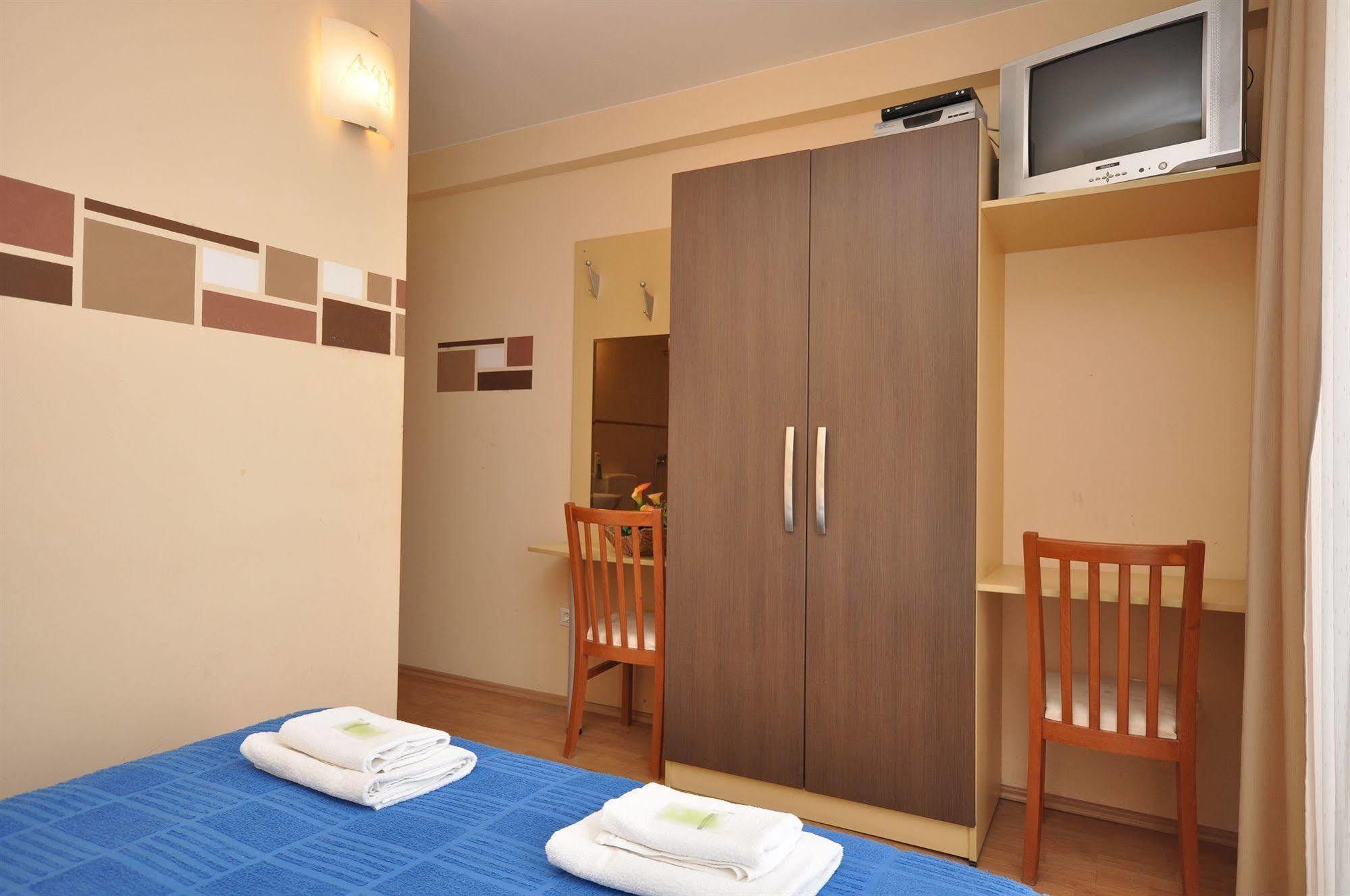 Villa Cezar Kastel Luksic Bagian luar foto