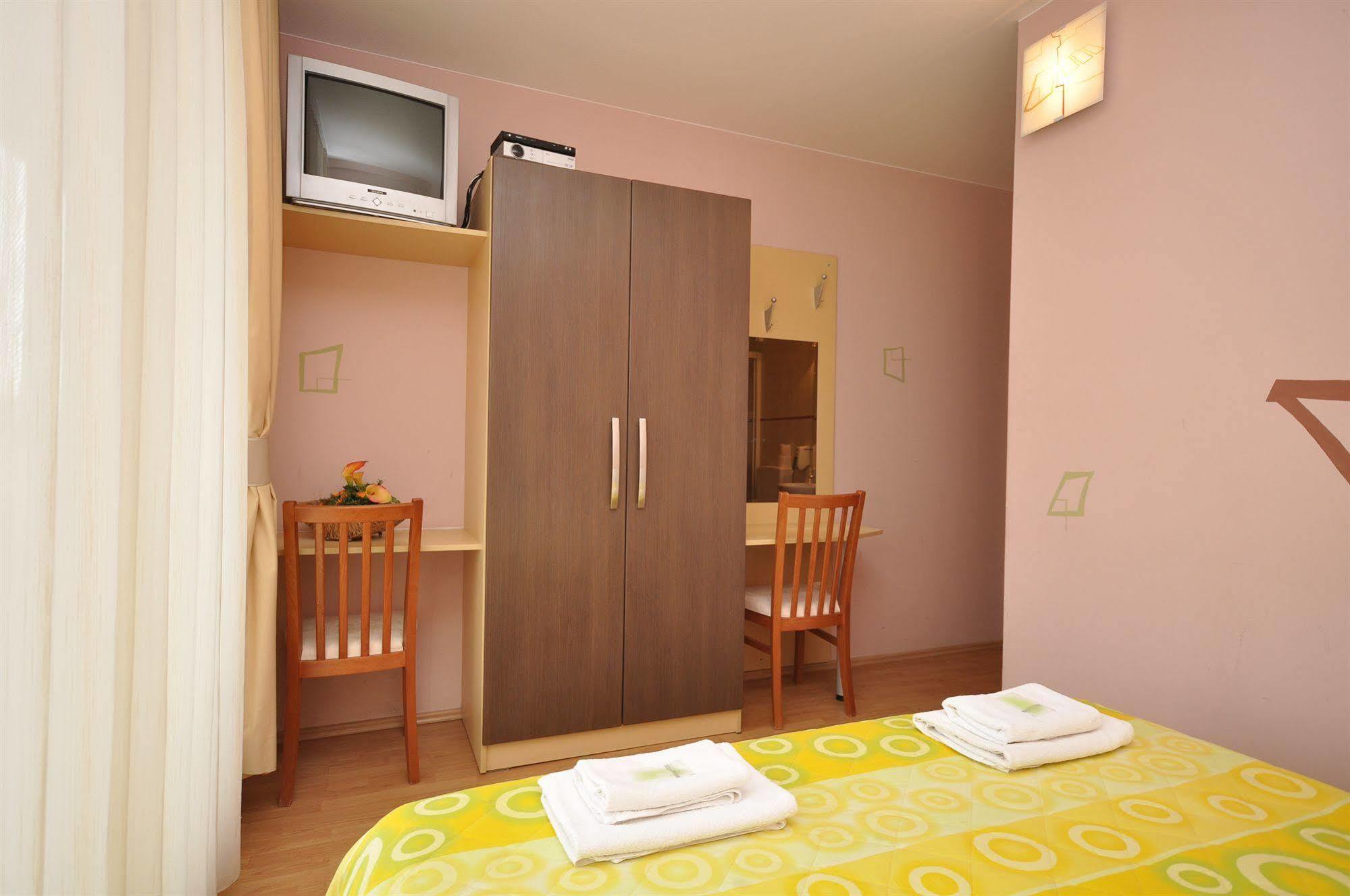 Villa Cezar Kastel Luksic Bagian luar foto