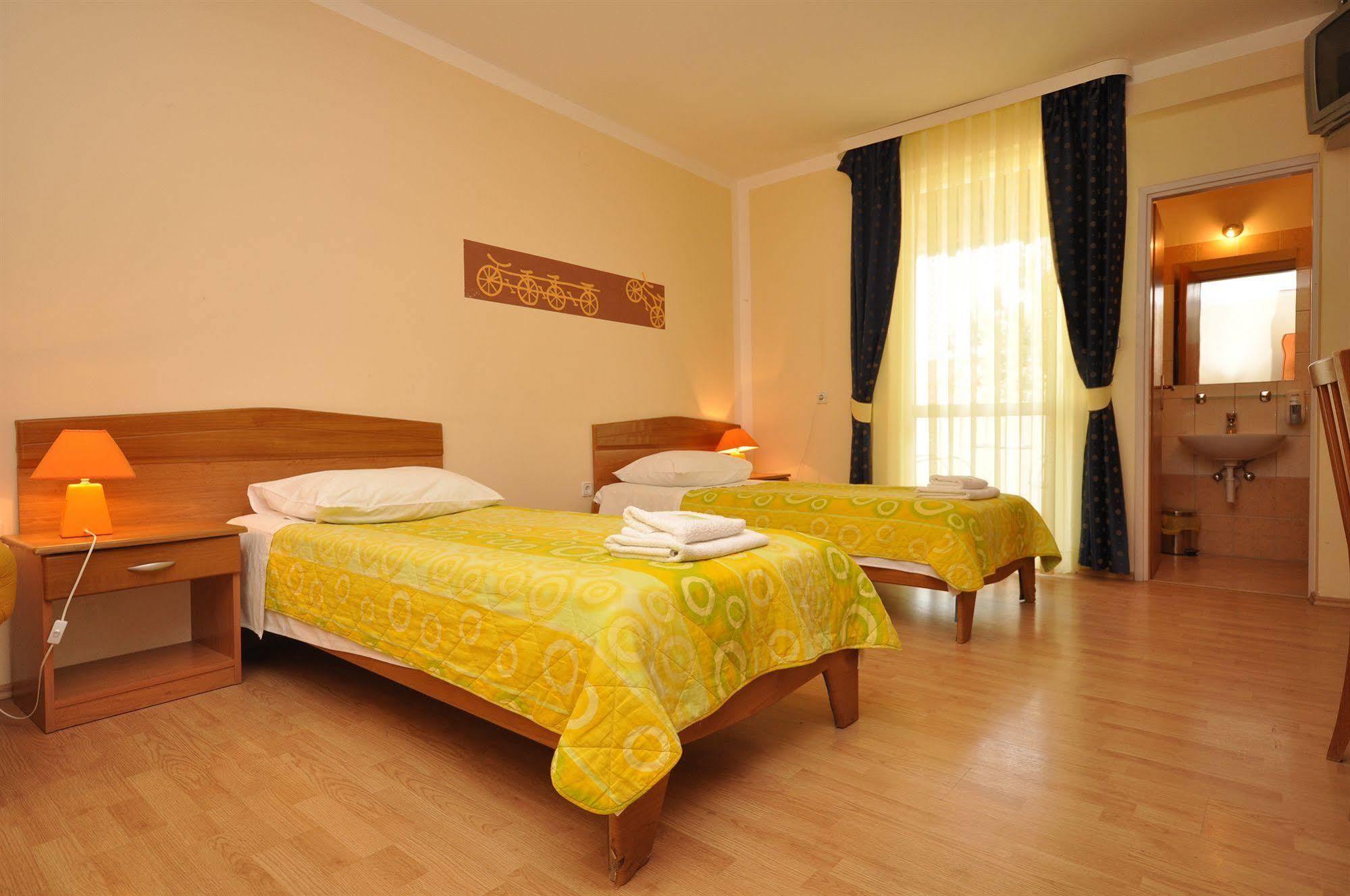 Villa Cezar Kastel Luksic Bagian luar foto
