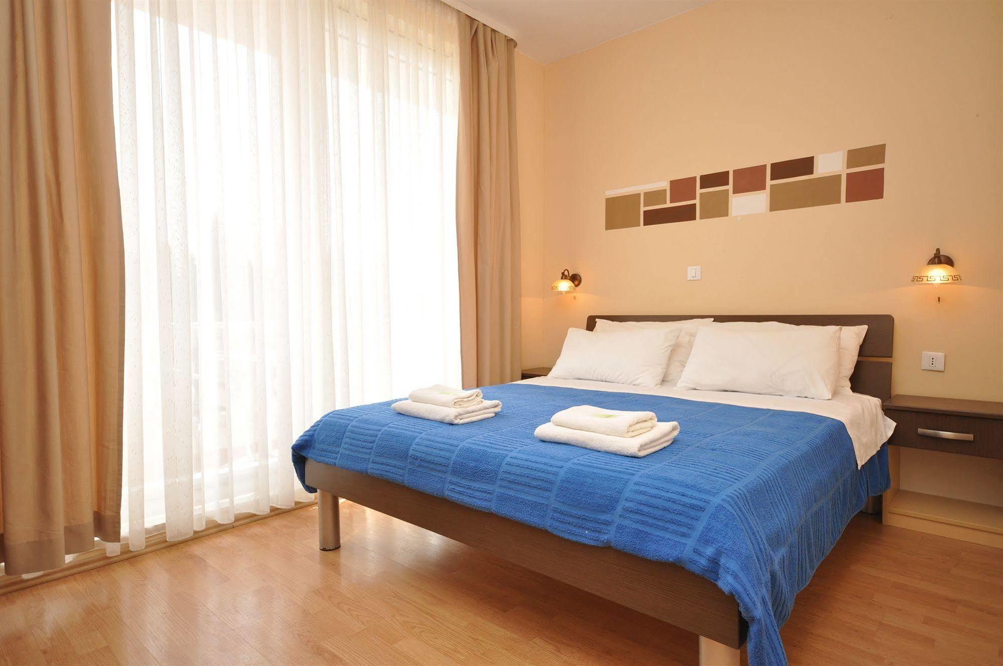 Villa Cezar Kastel Luksic Bagian luar foto